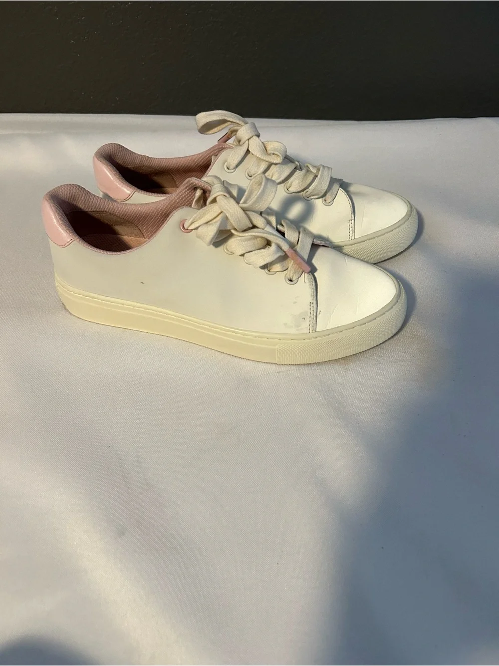 Tory Burch White Low-Top Sneakers with Pink Heel and Lining